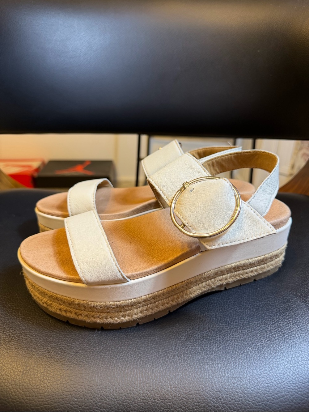 UGG Women's April Sandal (Item No. 1120037) Size 6.5